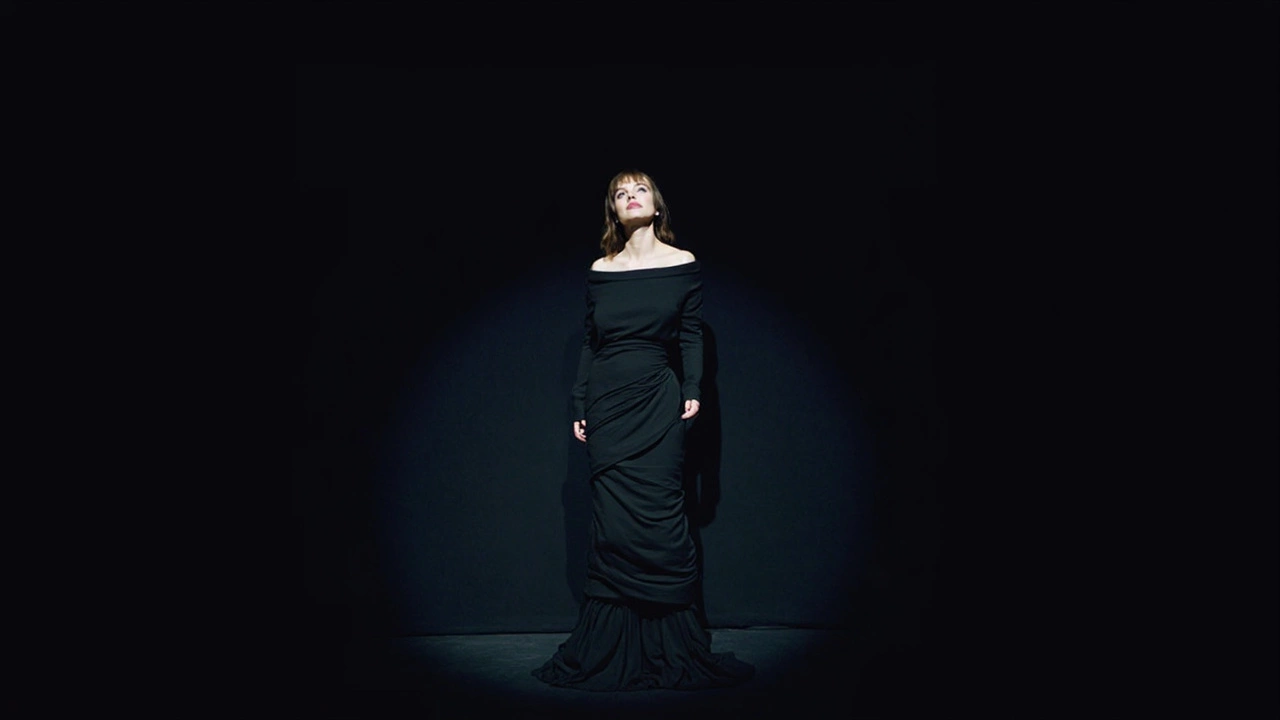 Self Esteem Brings 'A Complicated Woman Live' to London's West End Before Anticipated Album Launch